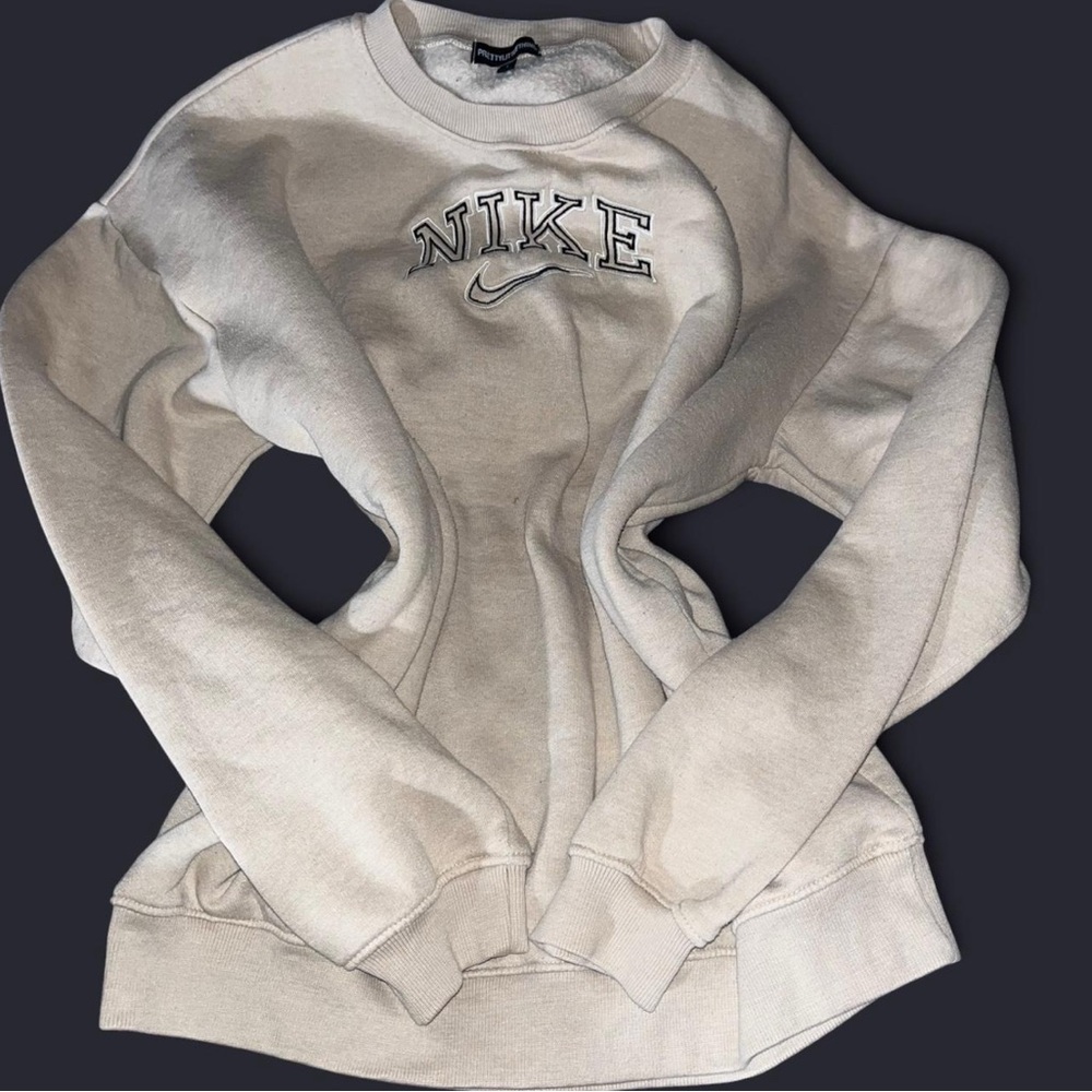 PrettyLittleThing Nike Women's Cream Sweatshirt